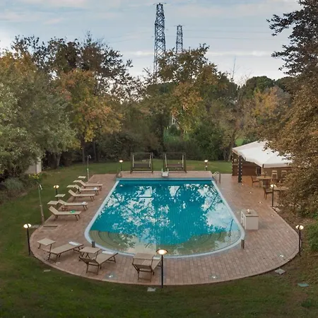 La Scuderia 8, Emma Villa