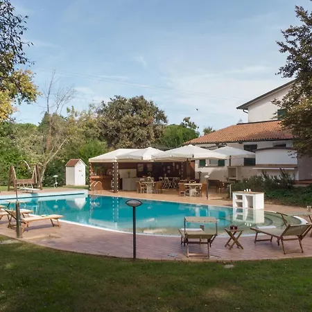 La Scuderia 8, Emma Villa