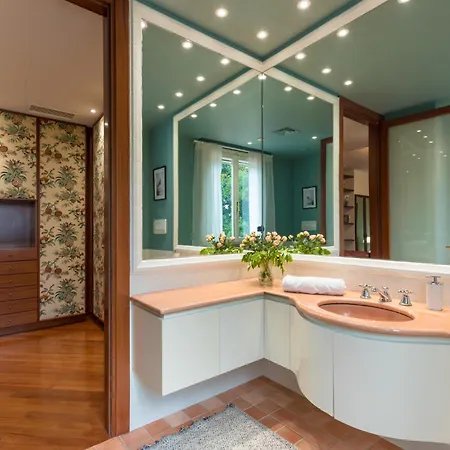 La Scuderia 8, Emma Vila