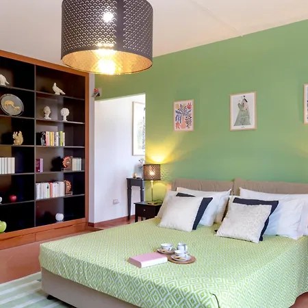 Vila La Scuderia 8, Emma