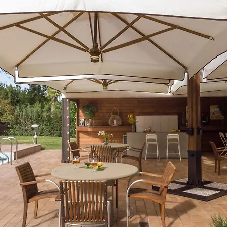 La Scuderia 8, Emma Vila *