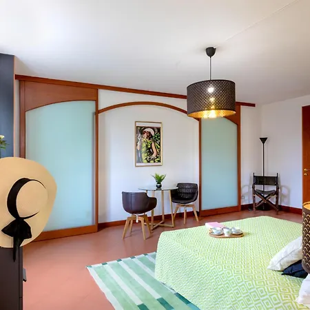 La Scuderia 8, Emma Vila