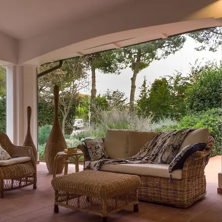 La Scuderia 8, Emma Villa Savignano sul Rubicone