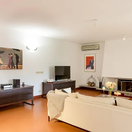 La Scuderia 8, Emma Vila *