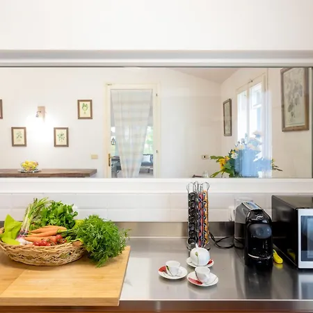 La Scuderia 8, Emma Villa Savignano sul Rubicone