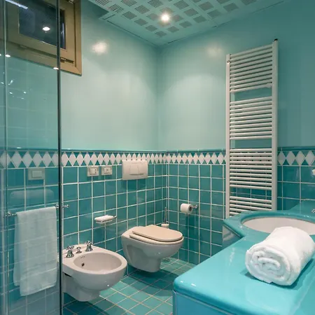 La Scuderia 8, Emma Villa