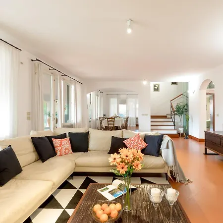 La Scuderia 8, Emma Villa *