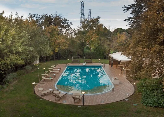 La Scuderia 8, Emma Villa