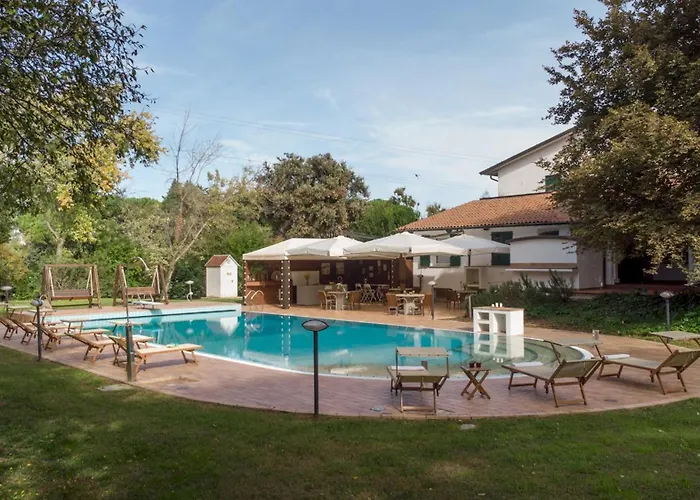 La Scuderia 8, Emma Villa