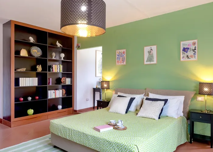 Villa La Scuderia 8, Emma