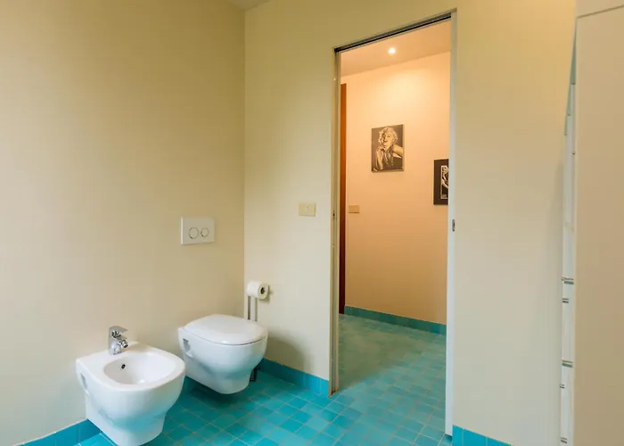 La Scuderia 8, Emma Villa *