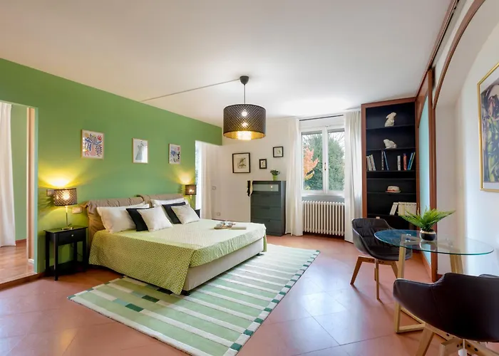 Villa La Scuderia 8, Emma