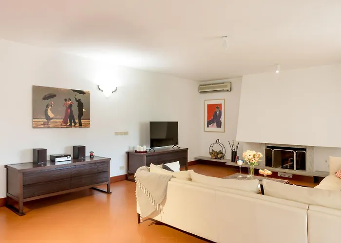 La Scuderia 8, Emma Villa *