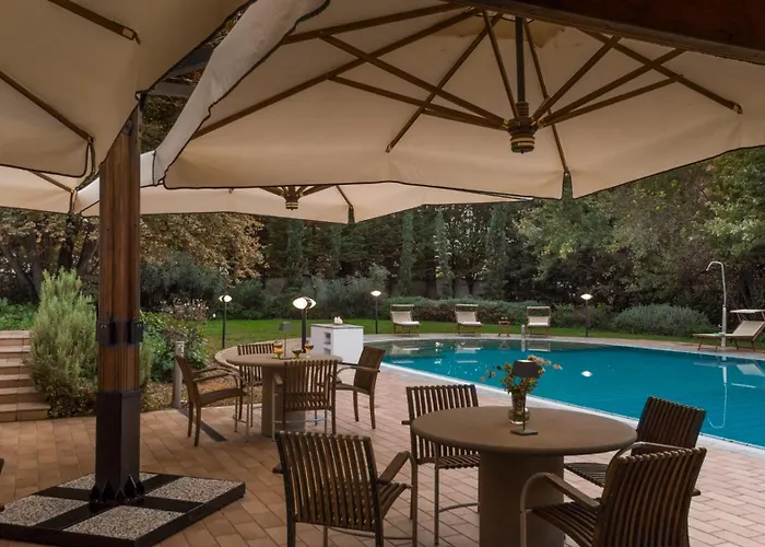 La Scuderia 8, Emma Villa