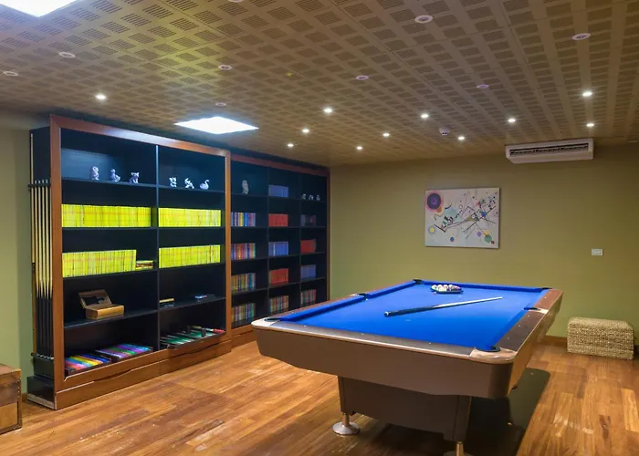 Villa La Scuderia 8, Emma